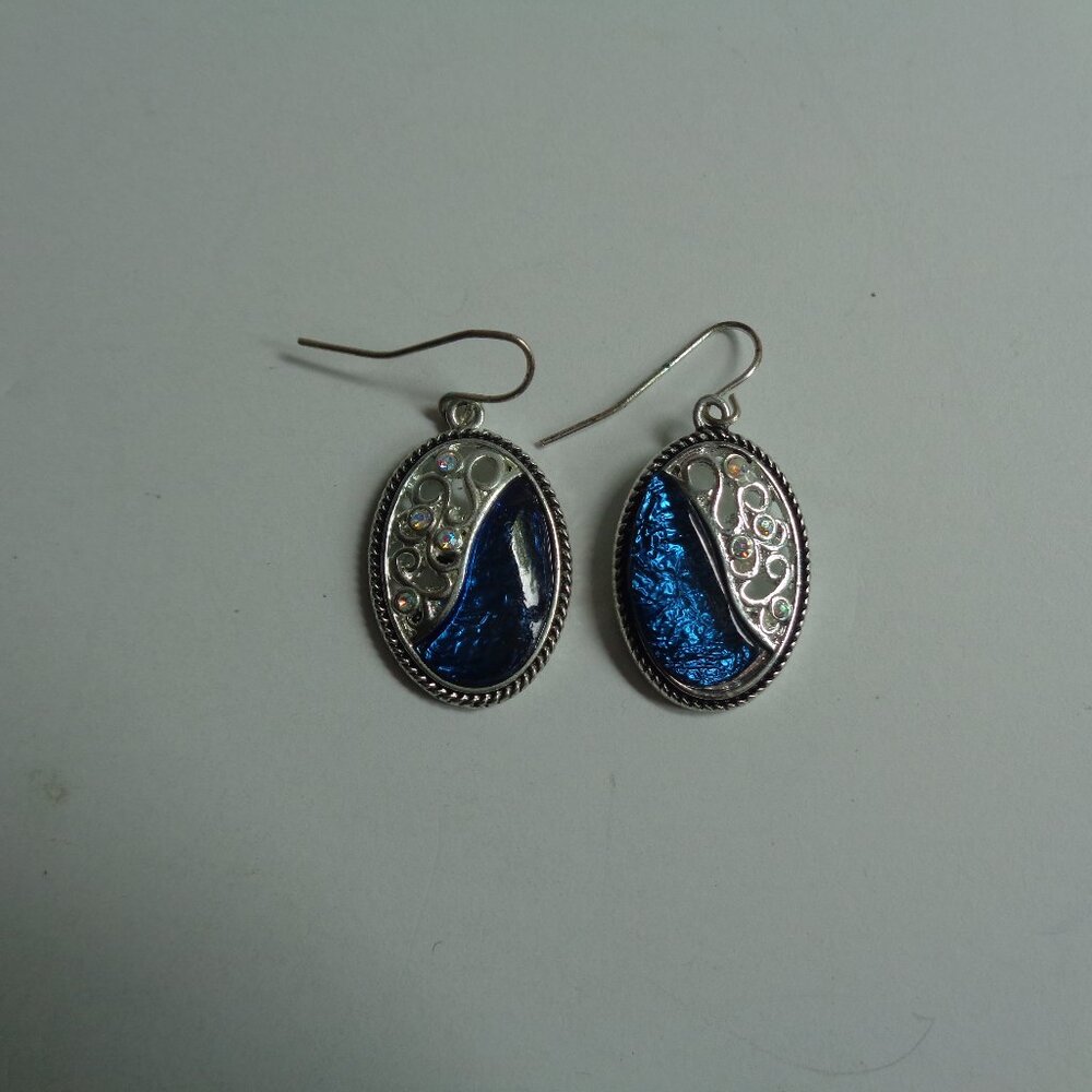 SIREN STYLE Ocean Silver-toned and Blue Shell Earrings Oval-shaped French Wire